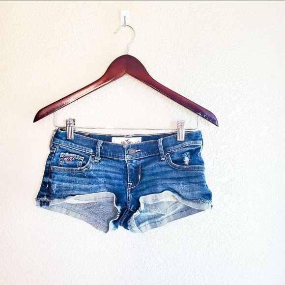 Hollister Pants - HOLLISTER BOOTY SHORT SHORTS CUFFED 25